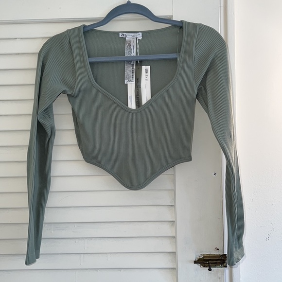 Crop top - Picture 4 of 6